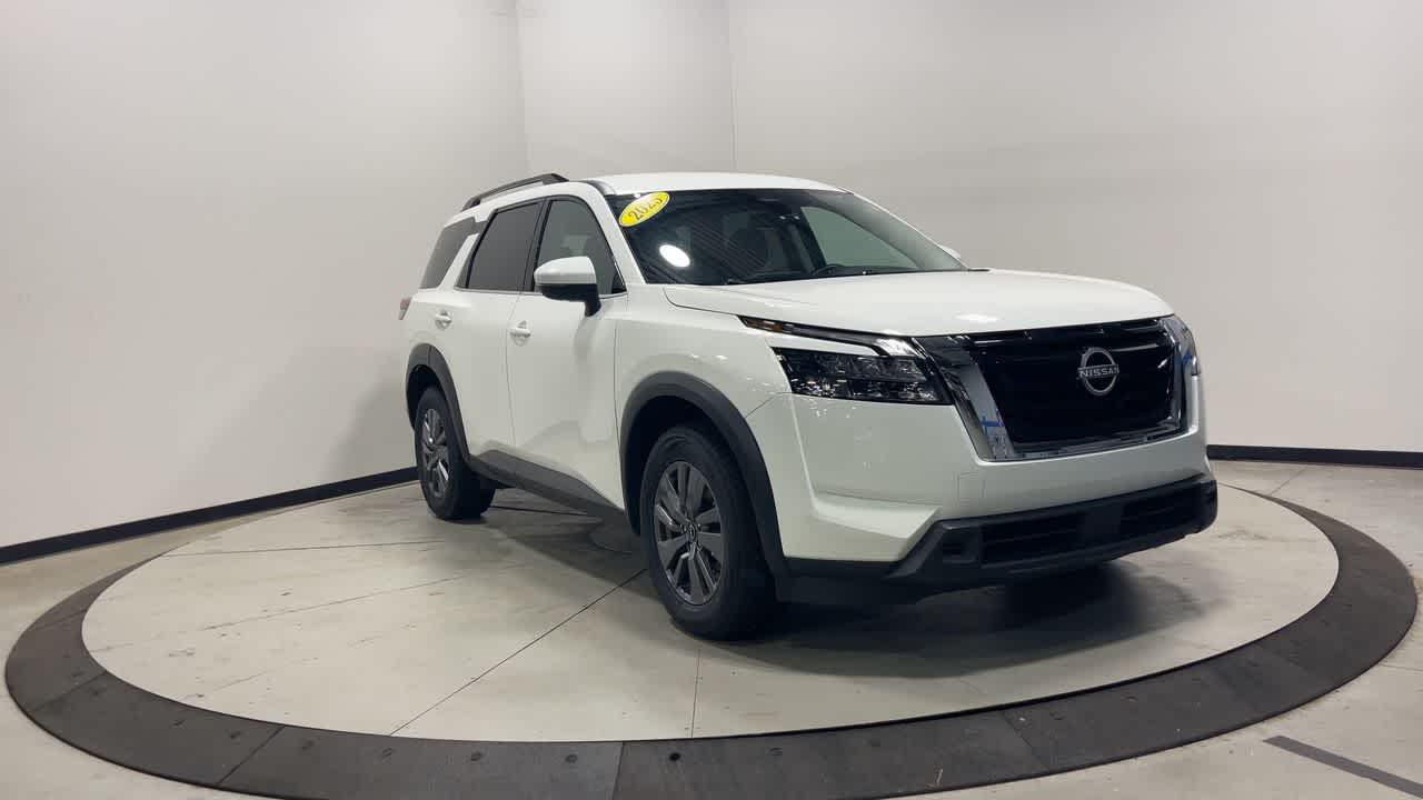 2025 Nissan Pathfinder SV