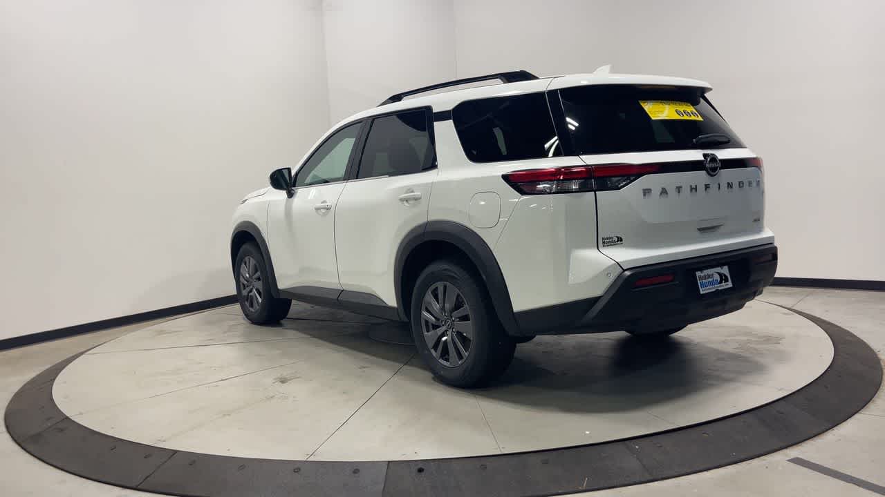 2025 Nissan Pathfinder SV