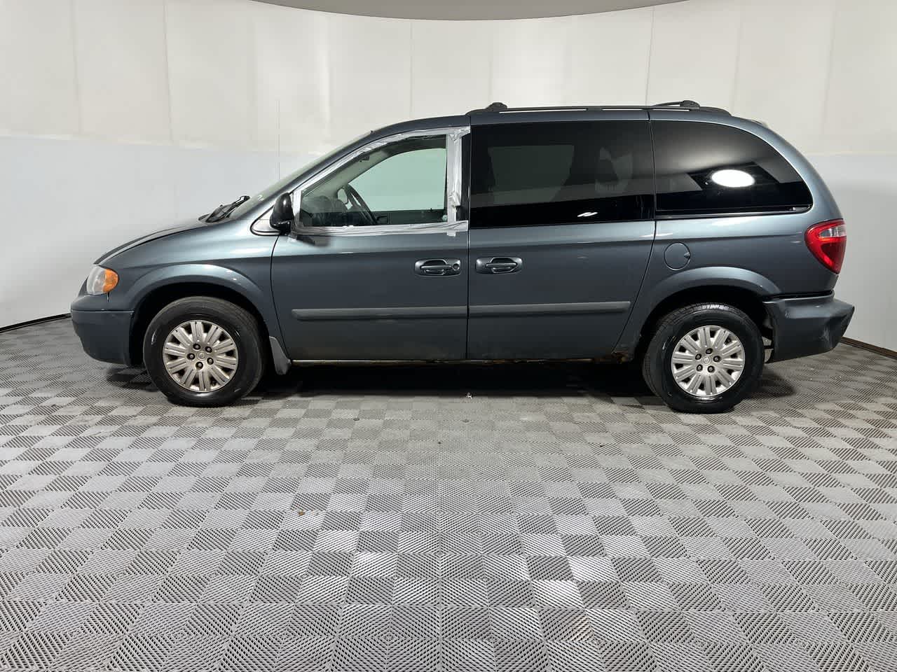 2006 Chrysler Town & Country SWB Base