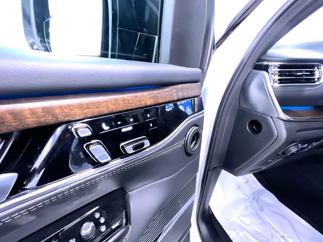 2023 Jeep Grand Wagoneer Base