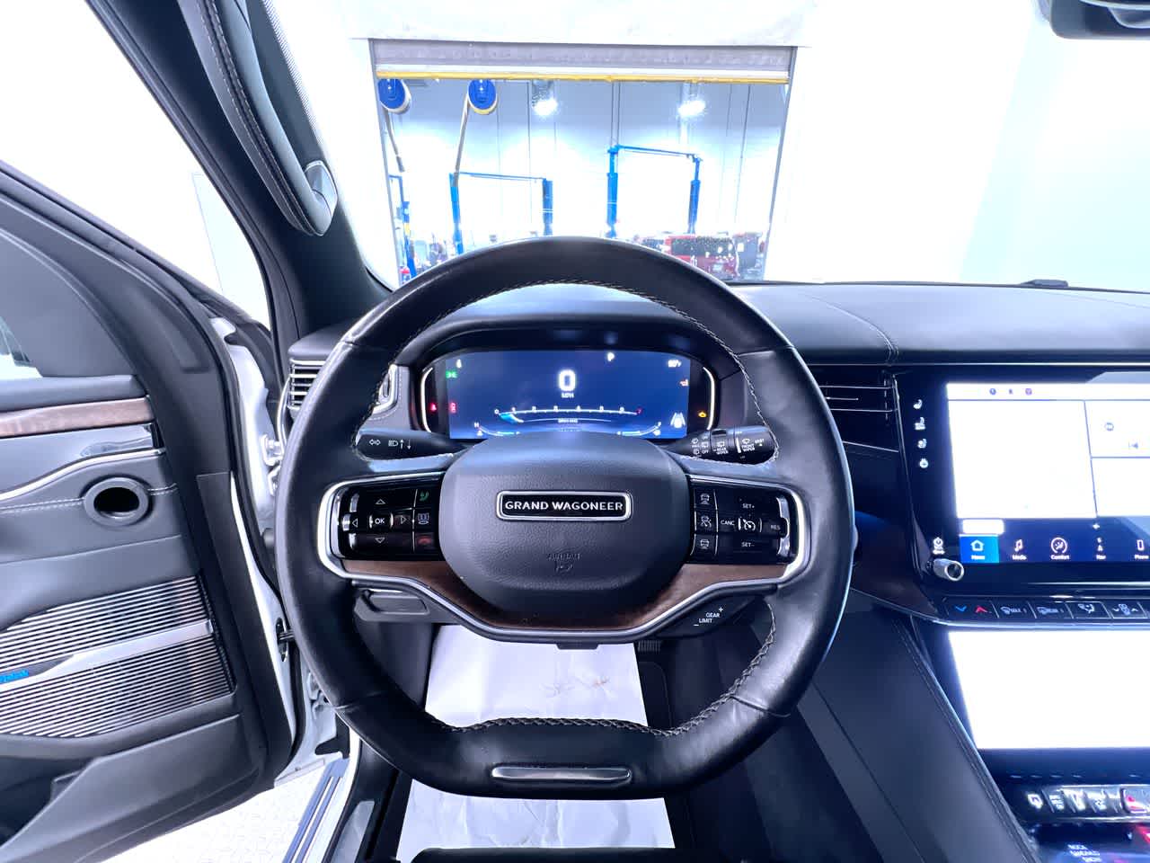 2023 Jeep Grand Wagoneer Base