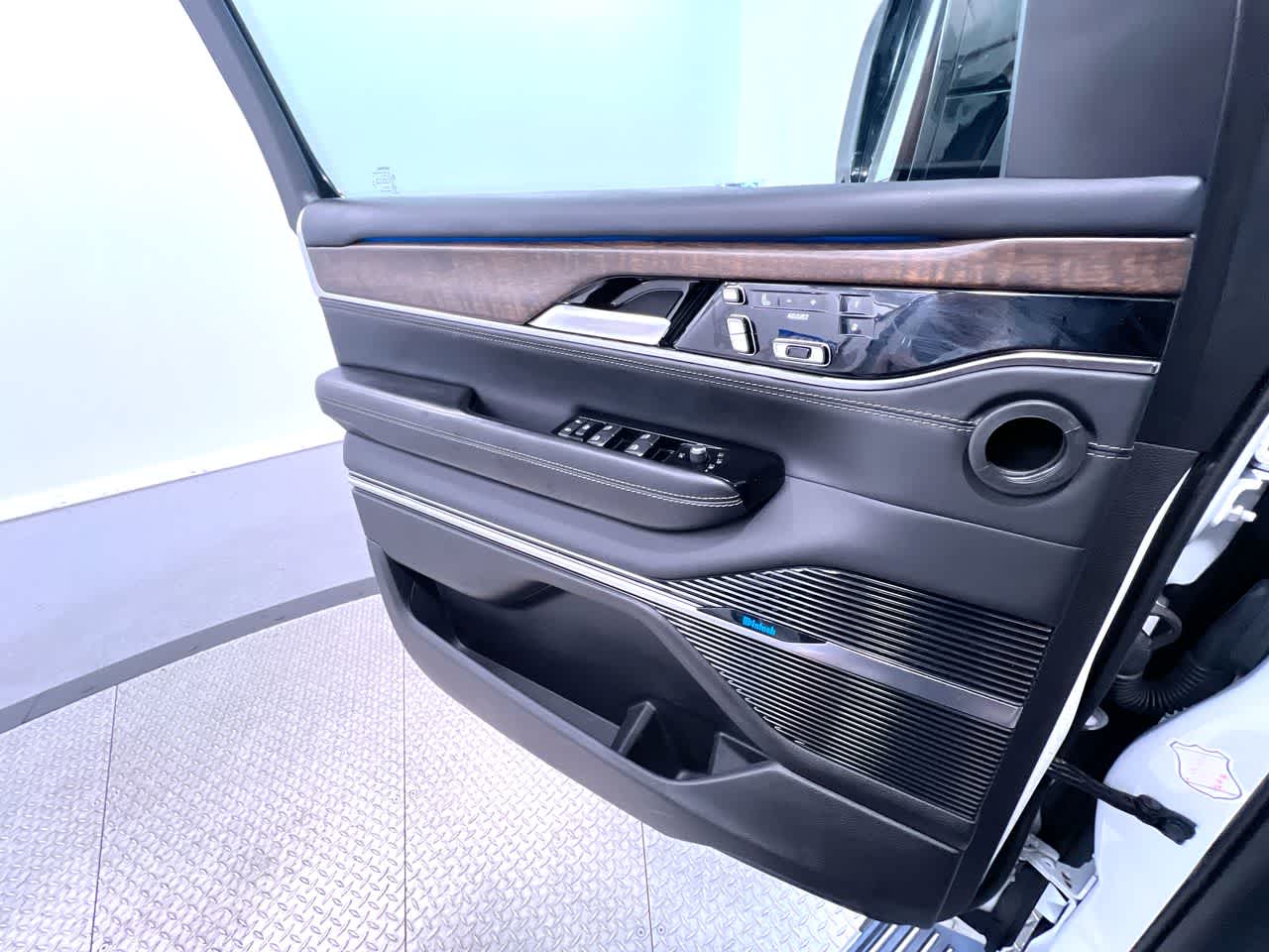 2023 Jeep Grand Wagoneer Base