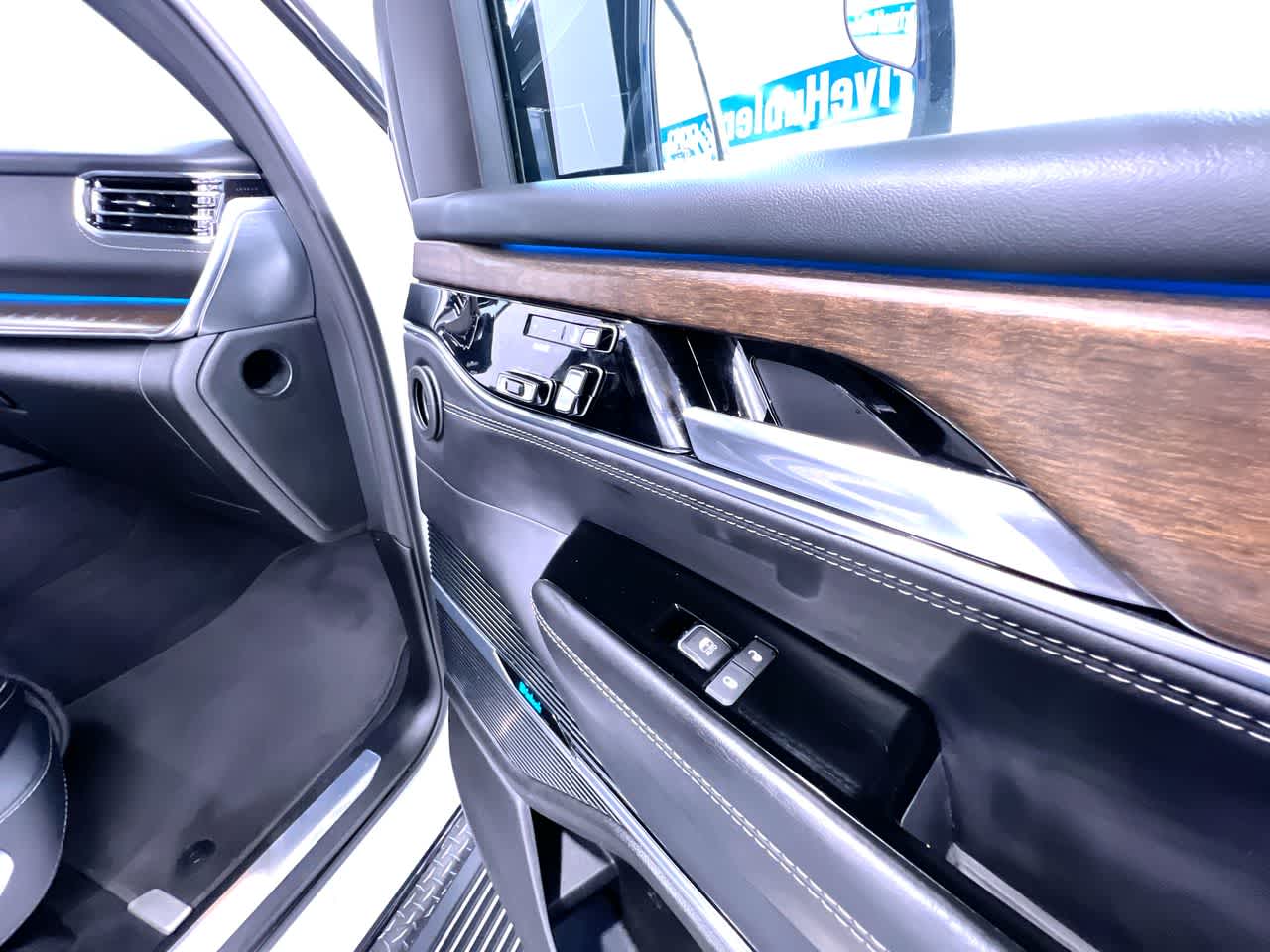 2023 Jeep Grand Wagoneer Base