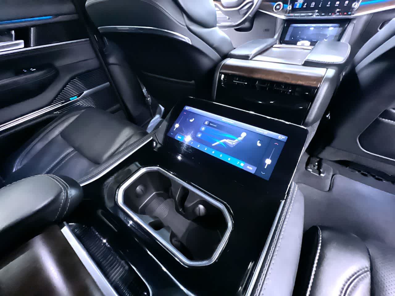 2023 Jeep Grand Wagoneer Base