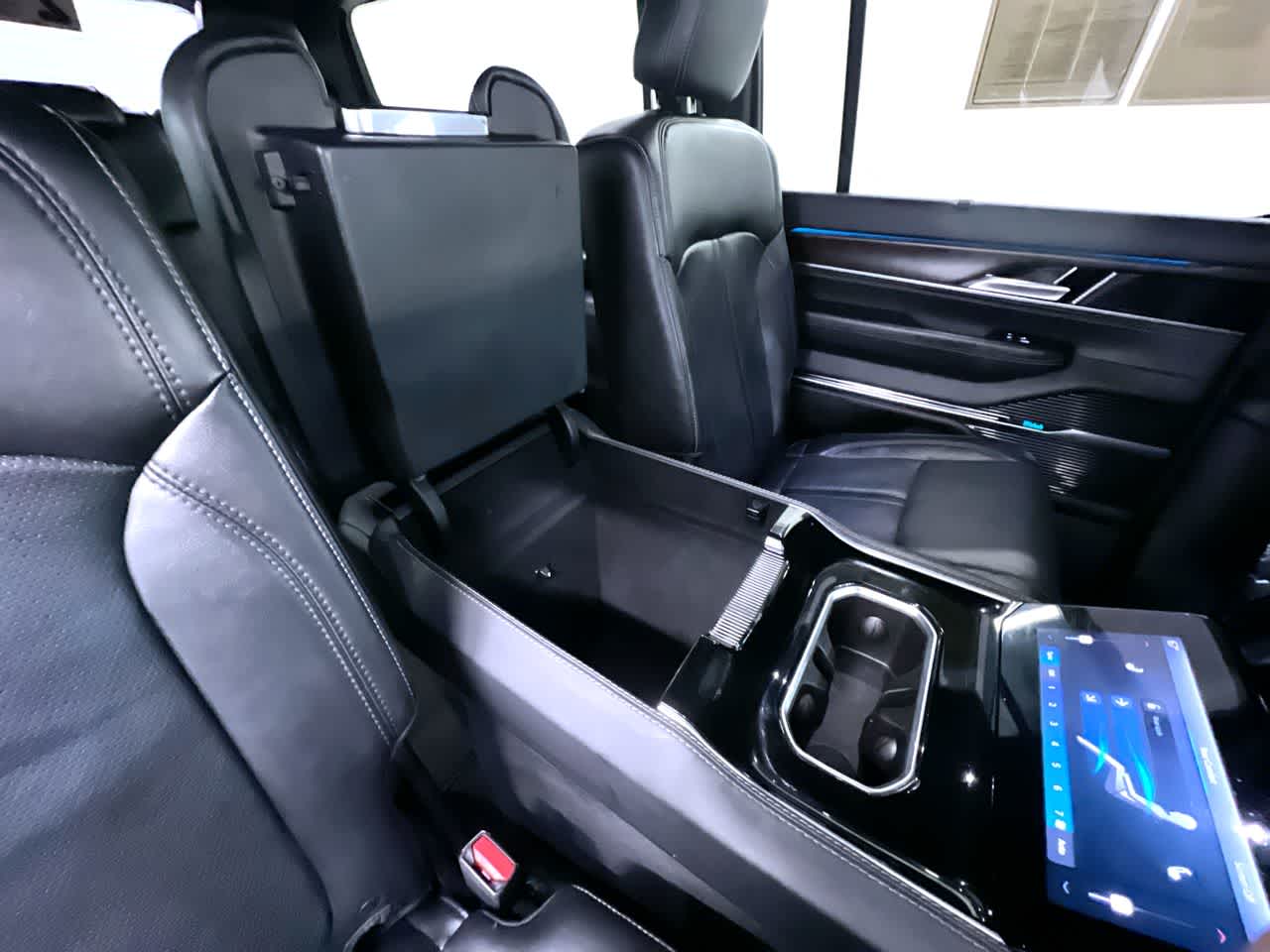 2023 Jeep Grand Wagoneer Base