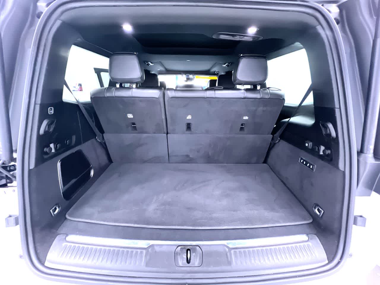 2023 Jeep Grand Wagoneer Base