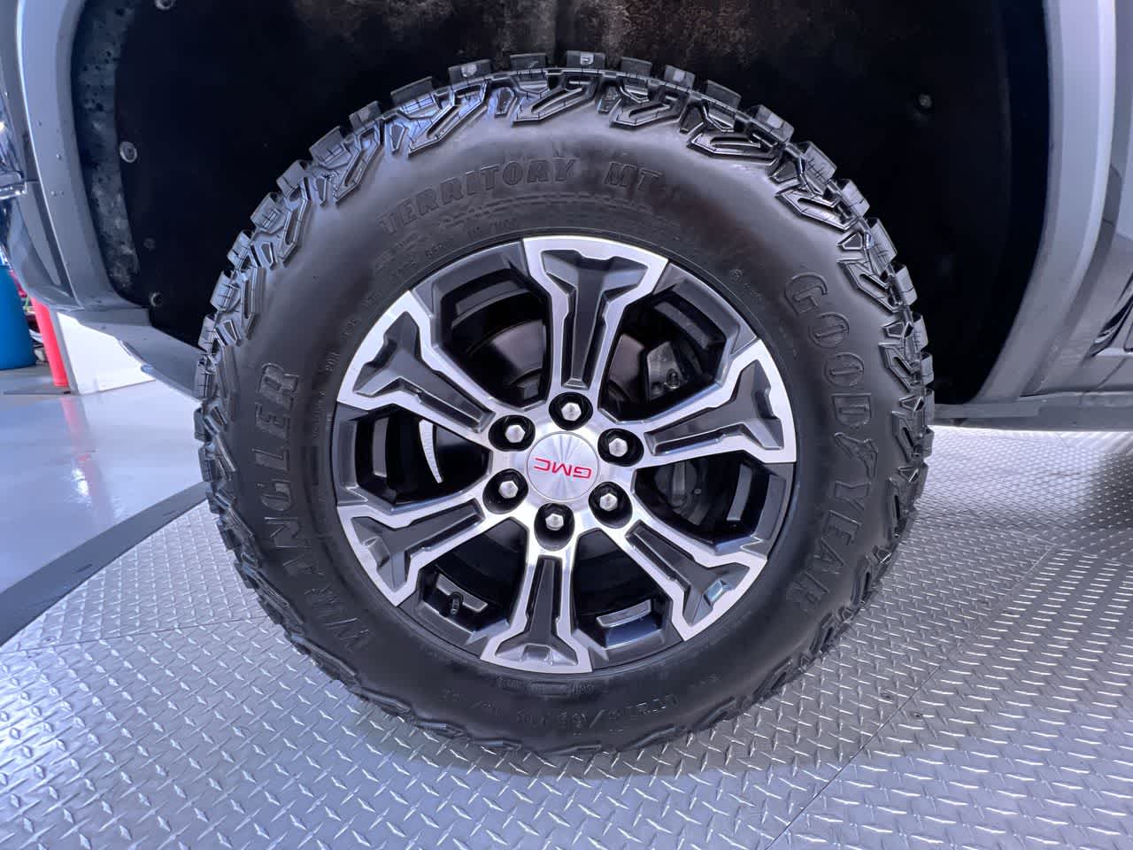 2023 GMC Canyon 4WD AT4