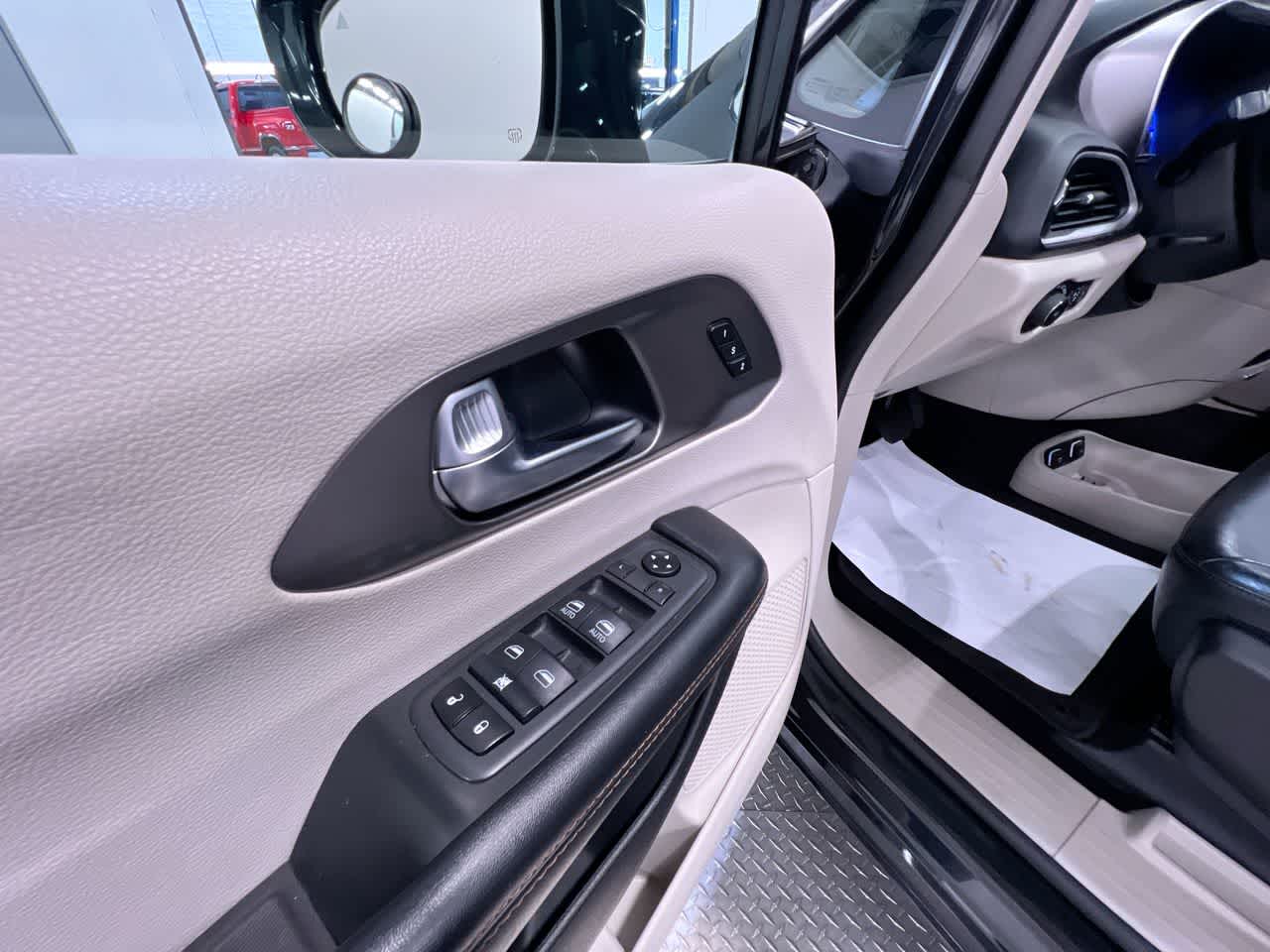 2020 Chrysler Pacifica Touring L