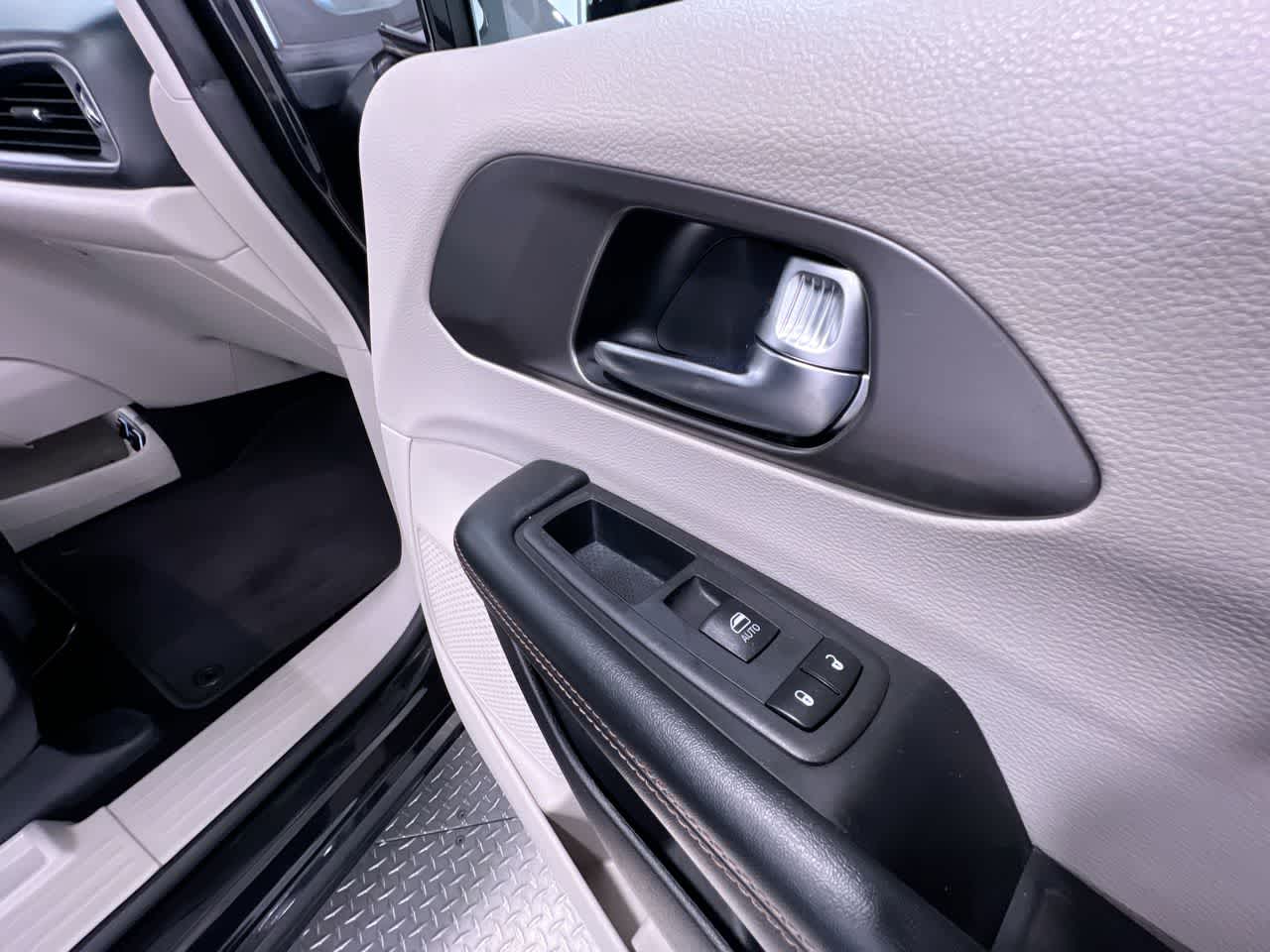 2020 Chrysler Pacifica Touring L