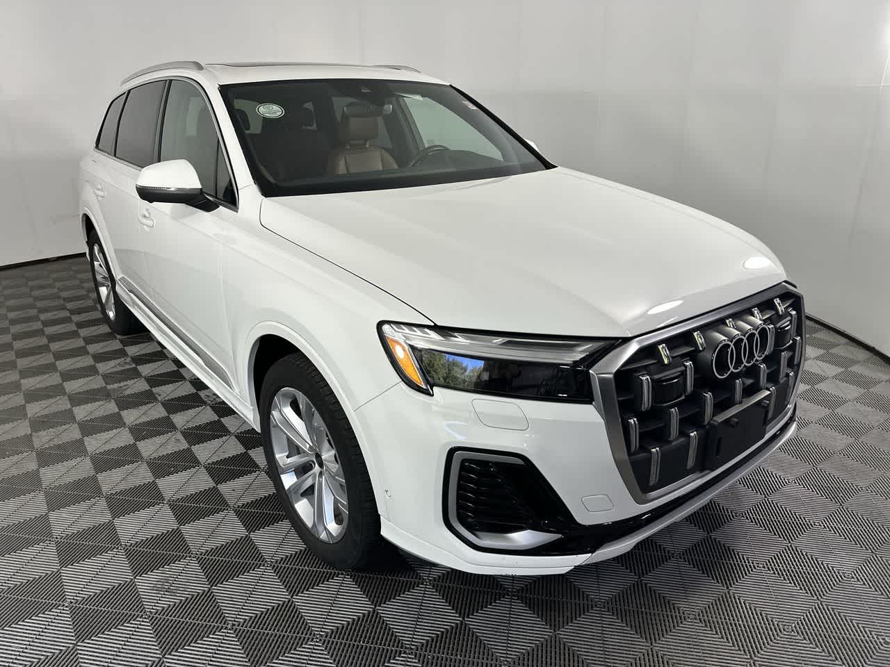 2025 Audi Q7 Premium Plus