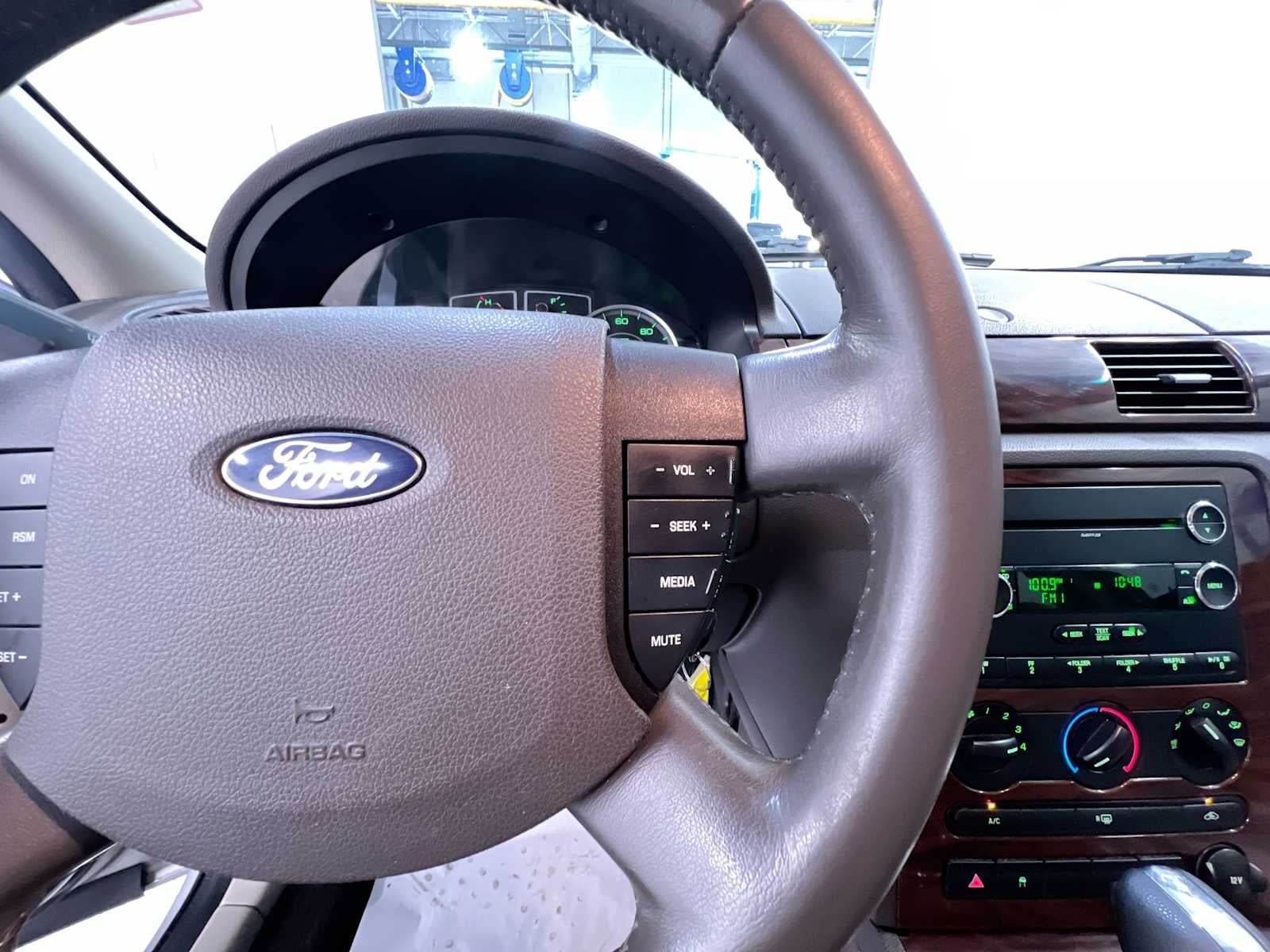 2009 Ford Taurus SE