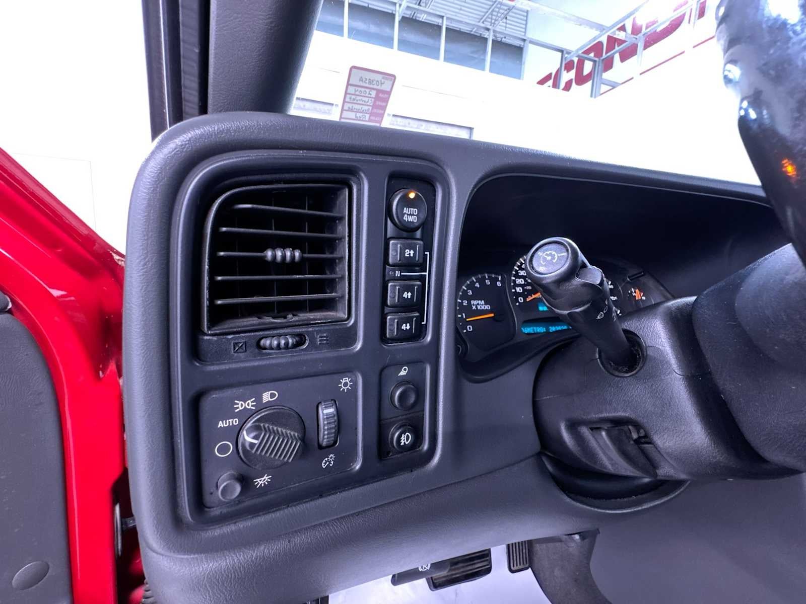 2004 Chevrolet Avalanche 1500 5dr Crew Cab 130" WB 4WD