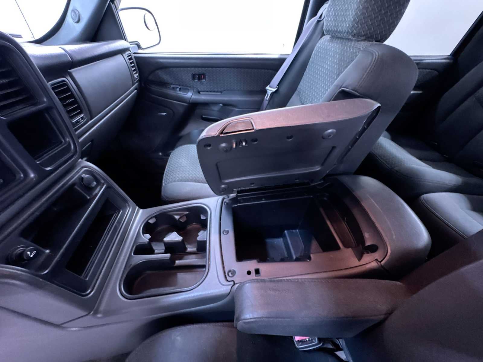 2004 Chevrolet Avalanche 1500 5dr Crew Cab 130" WB 4WD