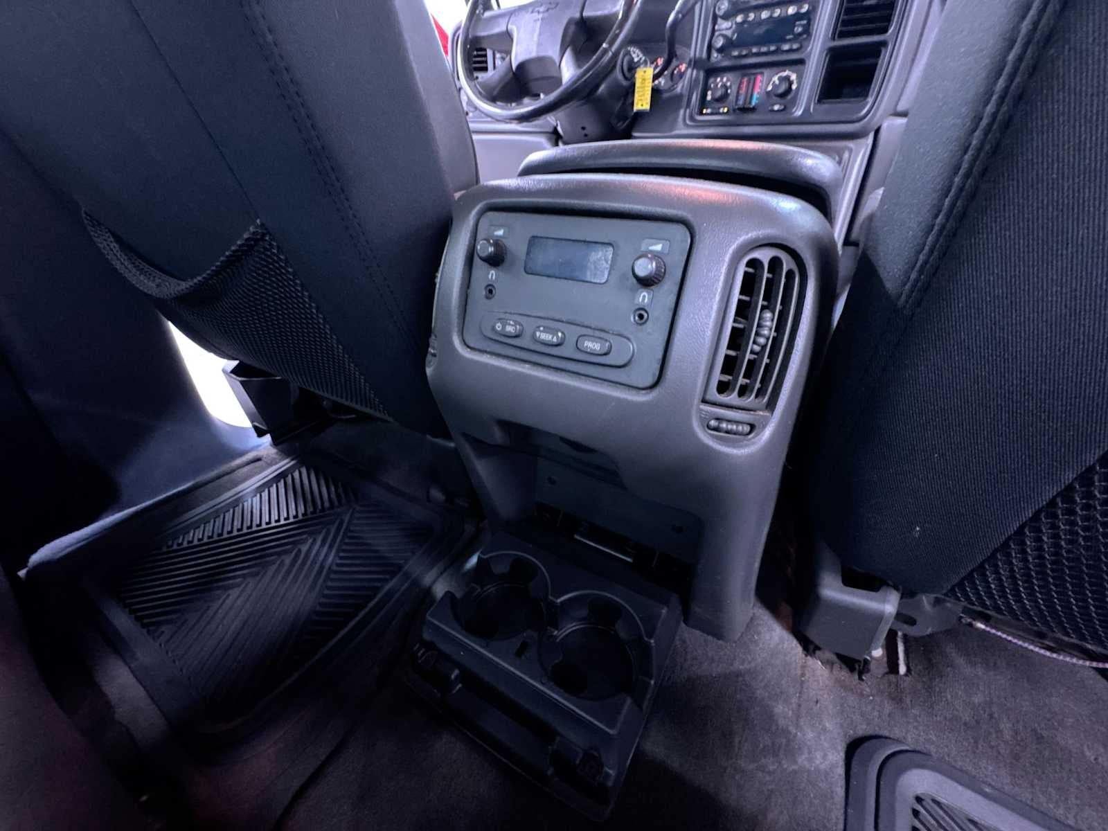 2004 Chevrolet Avalanche 1500 5dr Crew Cab 130" WB 4WD
