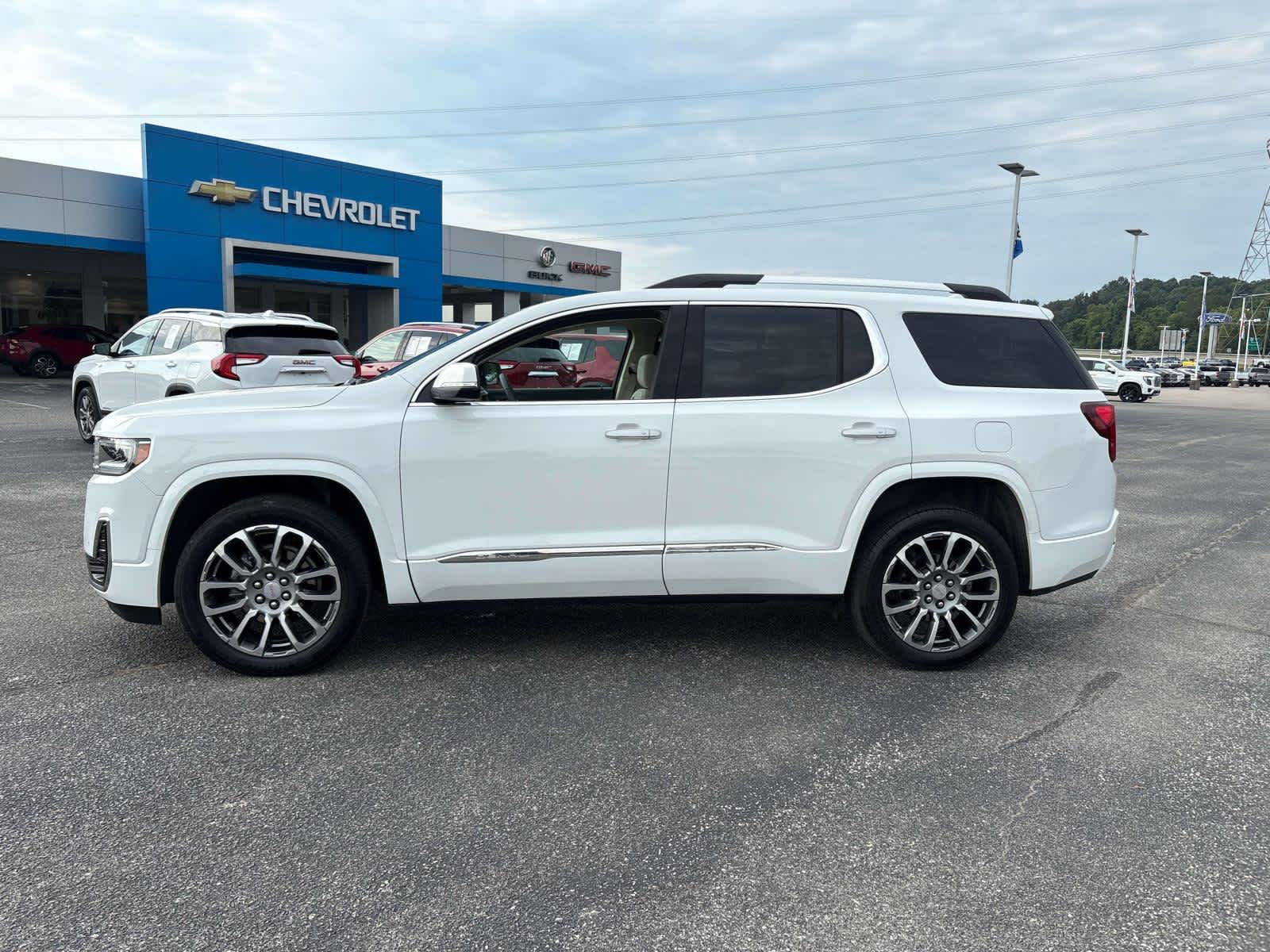 2023 GMC Acadia Denali