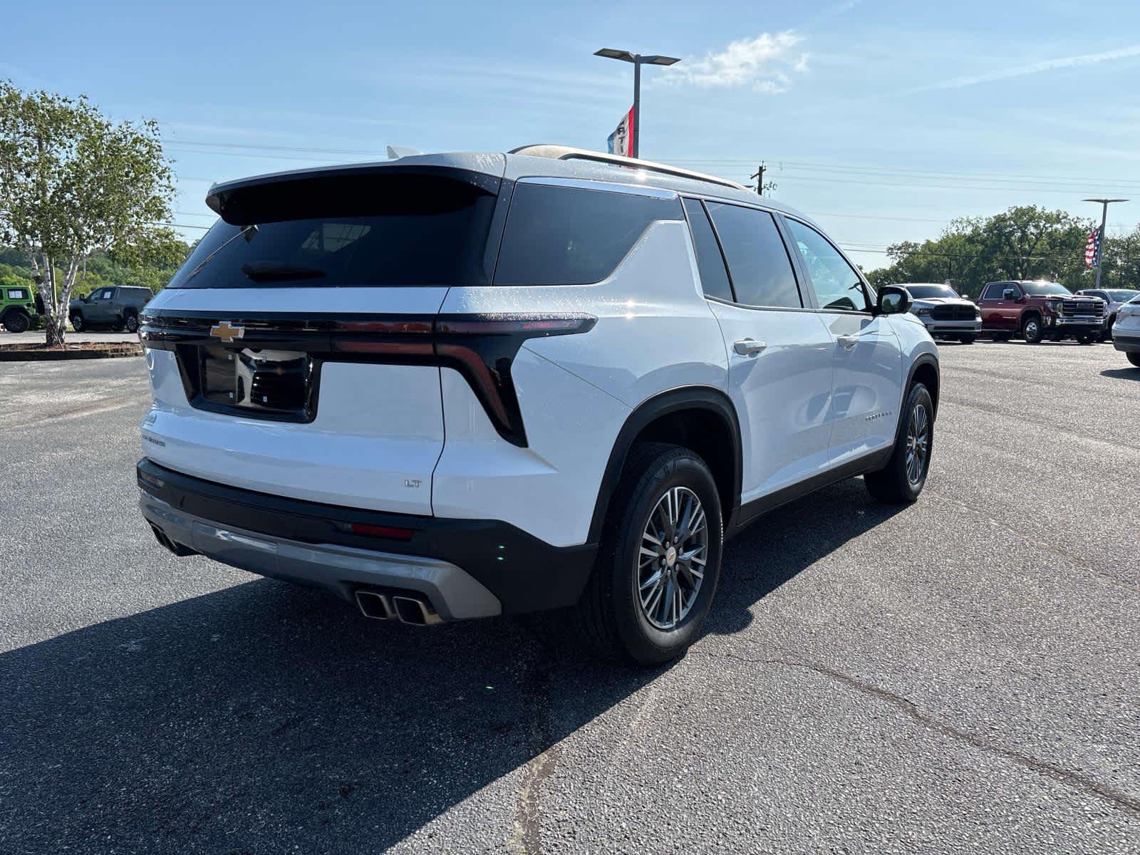 2024 Chevrolet Traverse LT