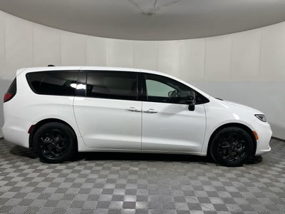 2024 Chrysler Pacifica Hybrid S Appearance Pkg