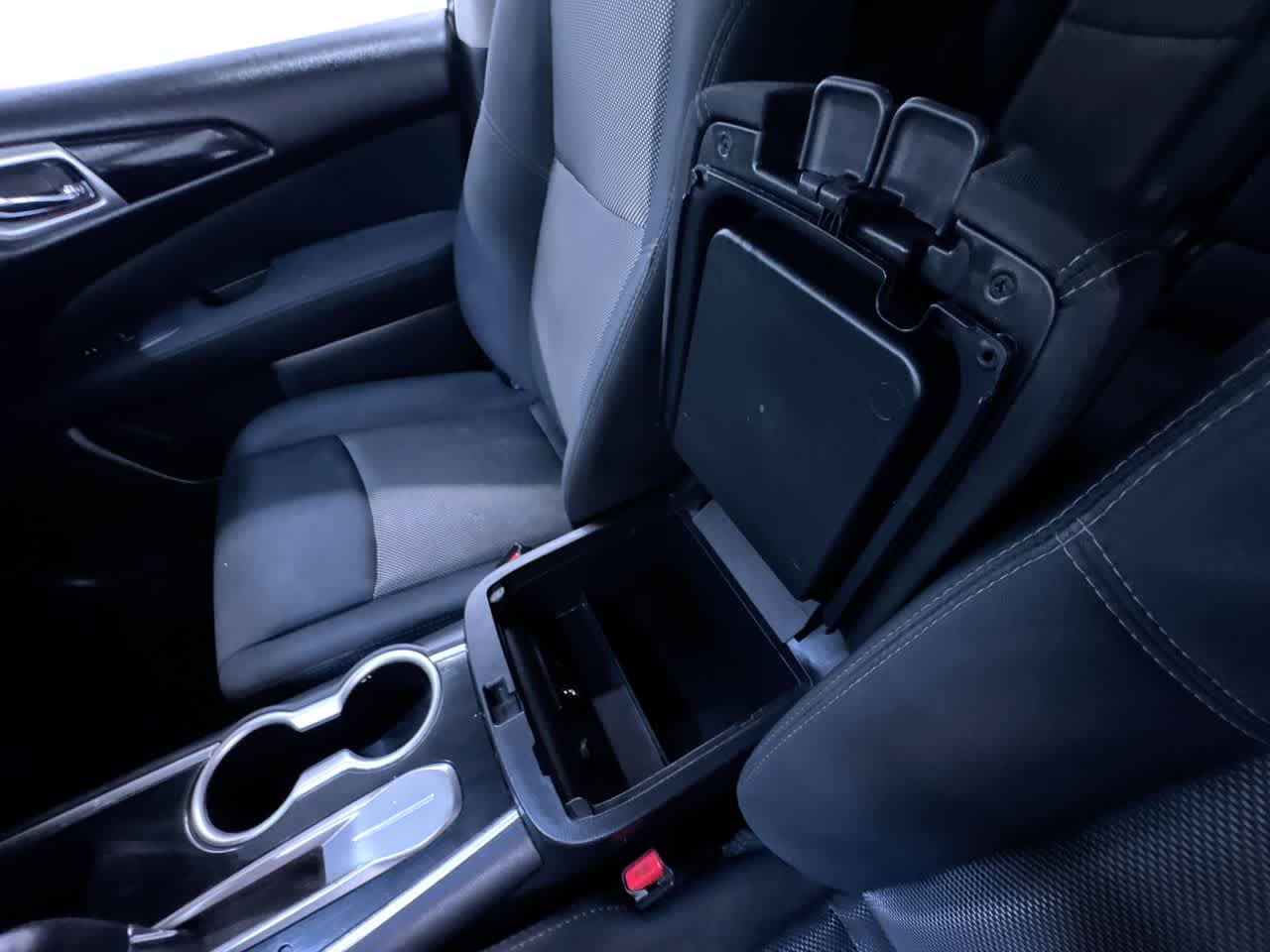 2017 Nissan Pathfinder SV