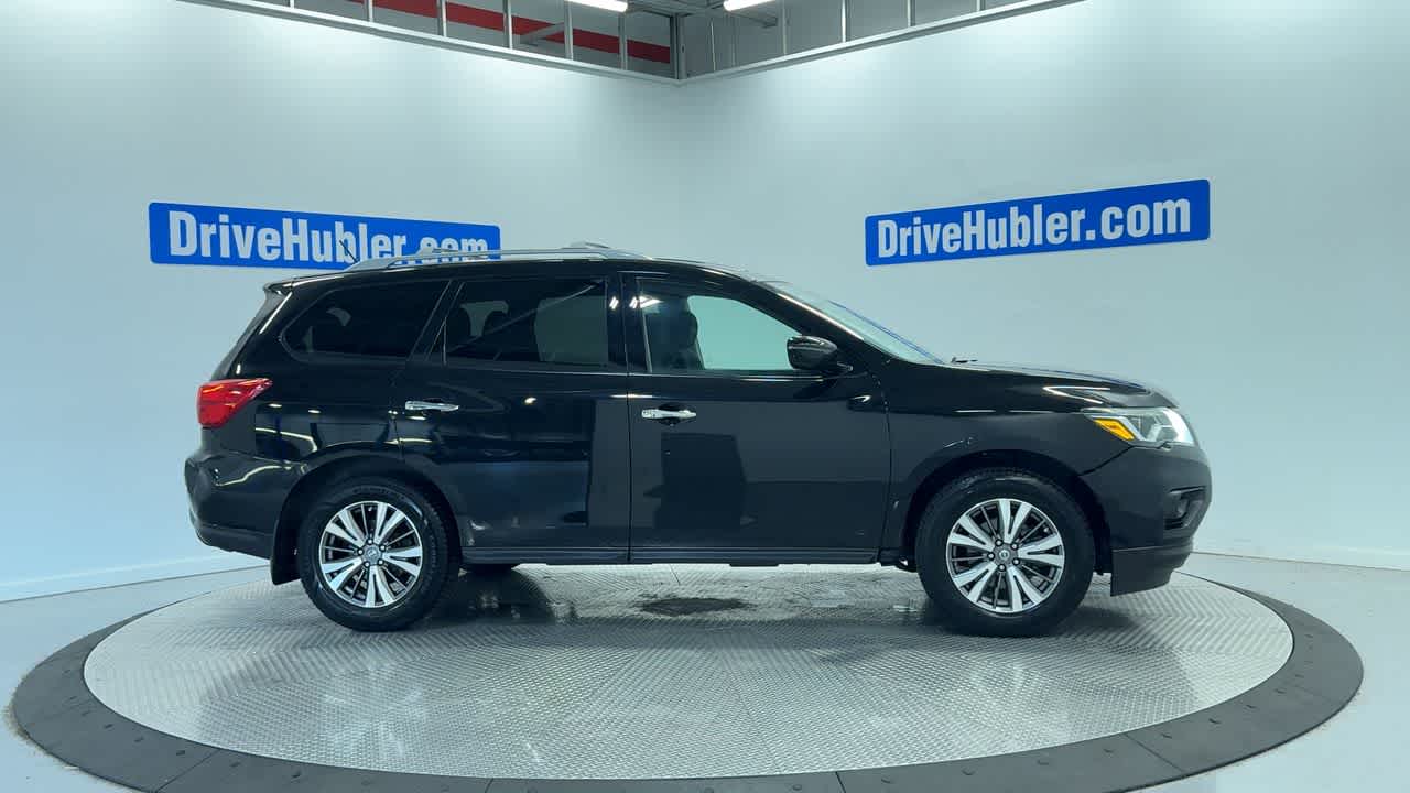 2017 Nissan Pathfinder SV