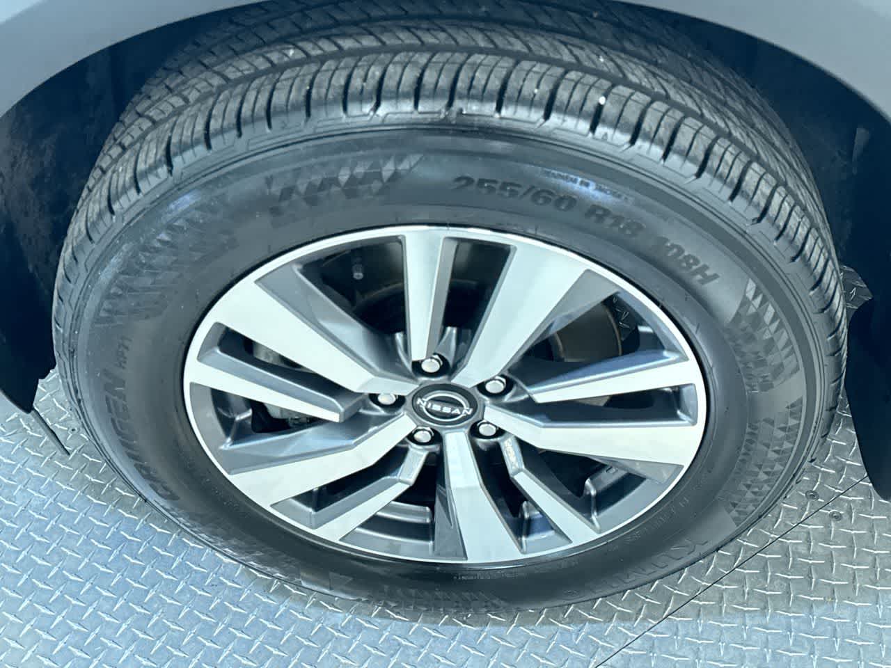 2024 Nissan Pathfinder SL